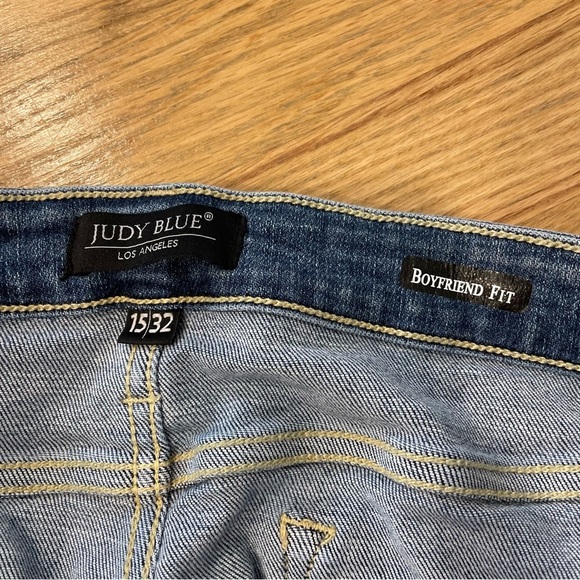 Judy Blue Mid Rise Bleach Wash Boyfriend Denim Jeans - Picture 6 of 8